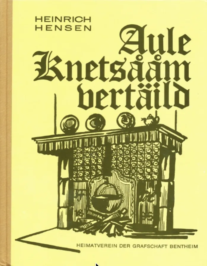 Buchcover von Heinrich Hensens „Aule Knetsaam vertäild“, herausgegeben vom Heimatverein der Grafschaft Bentheim, mit einer Zeichnung eines alten gekachelten Herdes mit Kessel und Feuerholz auf gelbem Hintergrund.