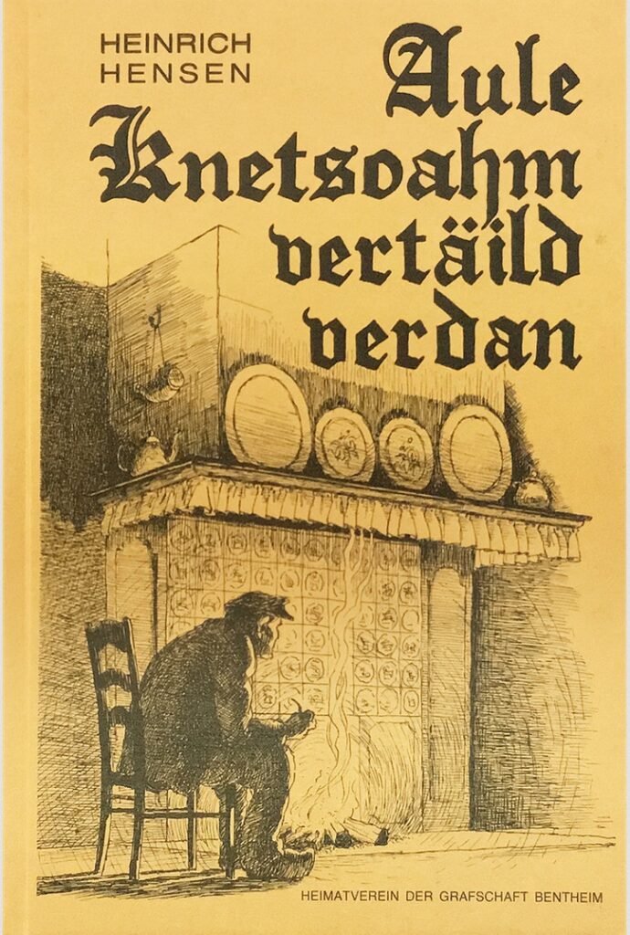 Buchcover von Heinrich Hensens plattdeutschem Werk „Aule Knetsoahm vertäild verdan“ mit einer Zeichnung eines alten Mannes, der auf einem Stuhl vor einem offenen Kaminfeuer sitzt, herausgegeben vom Heimatverein der Grafschaft Bentheim.